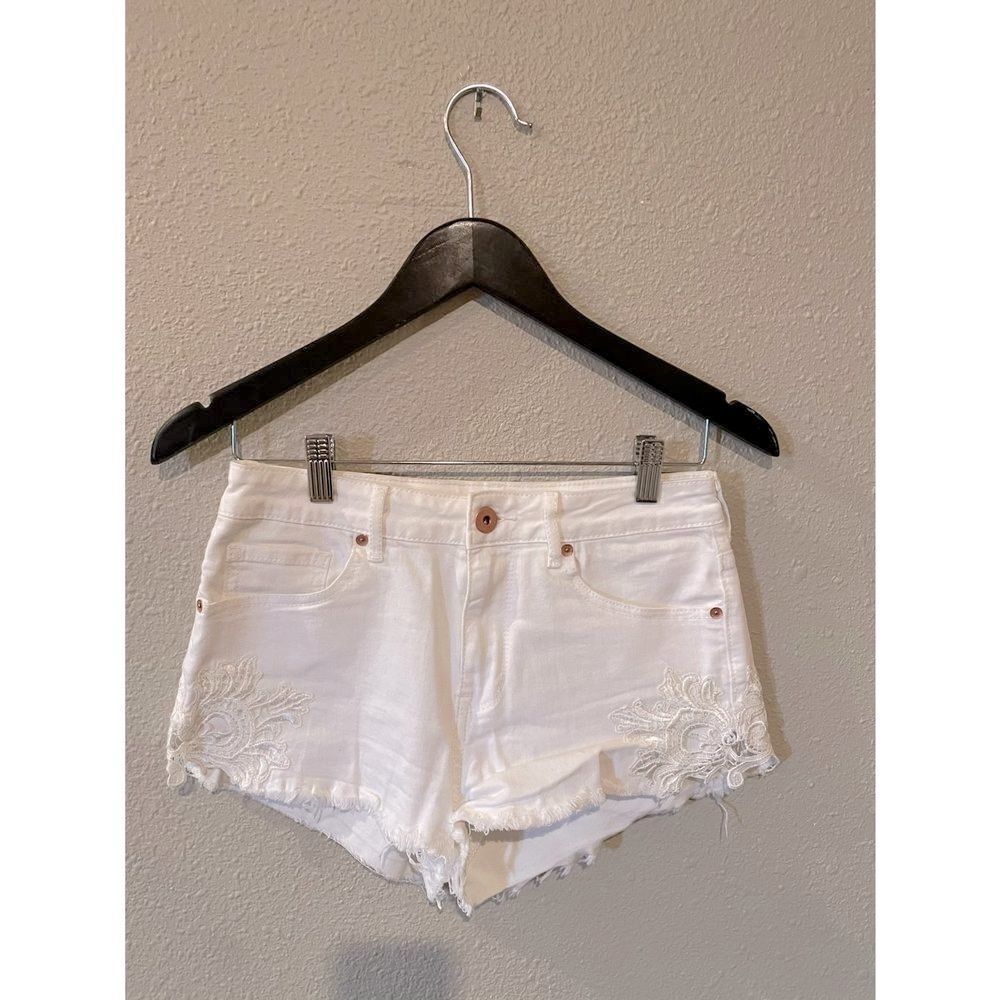 Highrise white jean shorts with lace bullhead denim size 5 - Picture 1 of 6